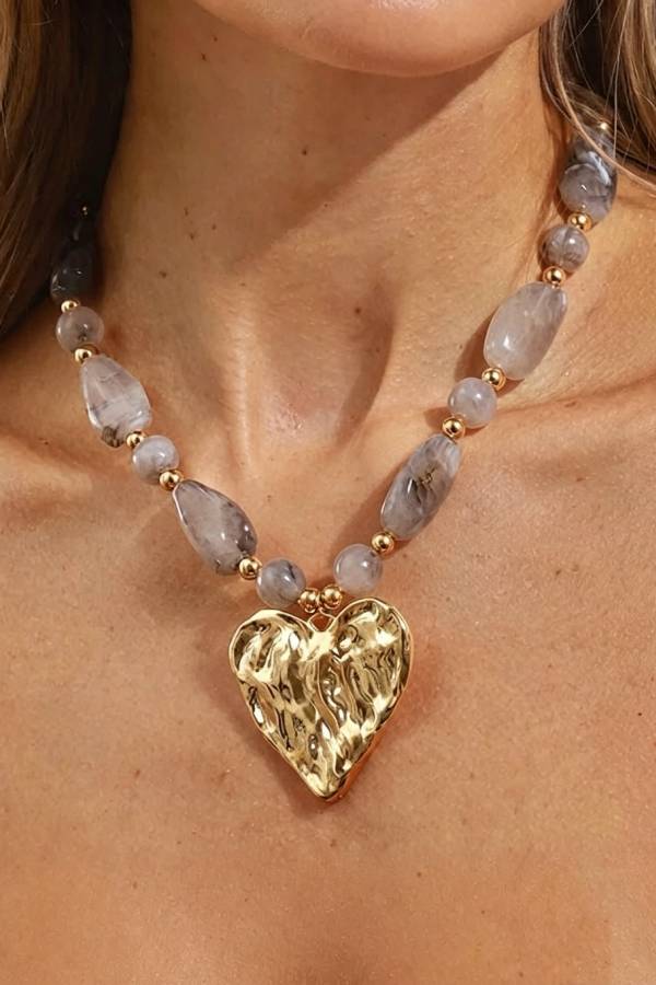 Collar corto de perlas irregulares