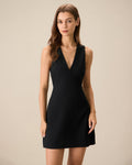 Vestido corto negro sin mangas con escote en V