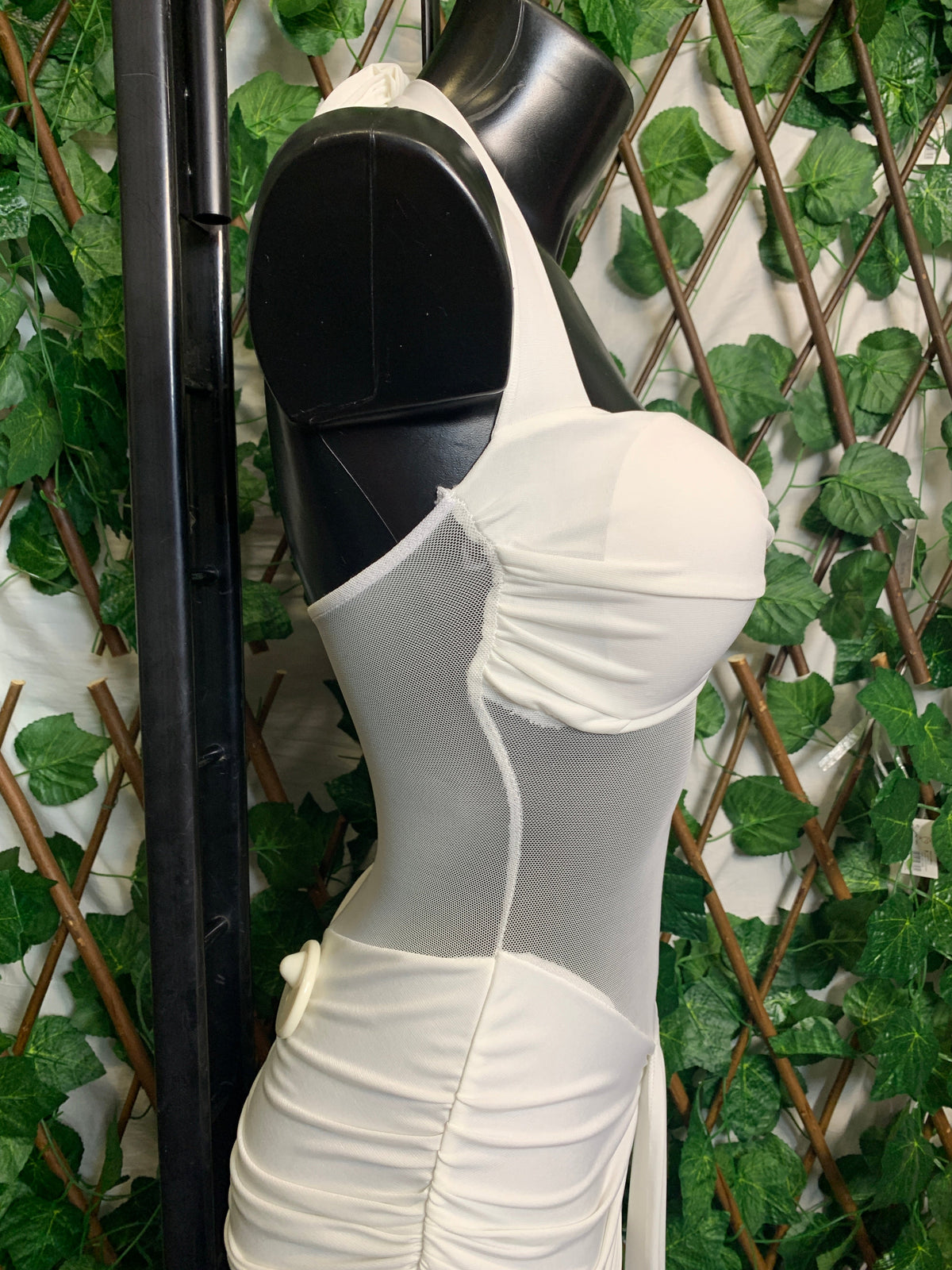 Vestido Largo Halterneck de Tul Transparente – Noche Regia