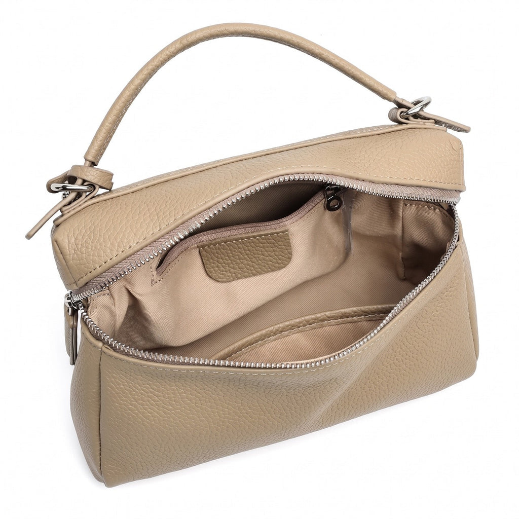 Bolso clutch cuadrado tipo almohada de piel