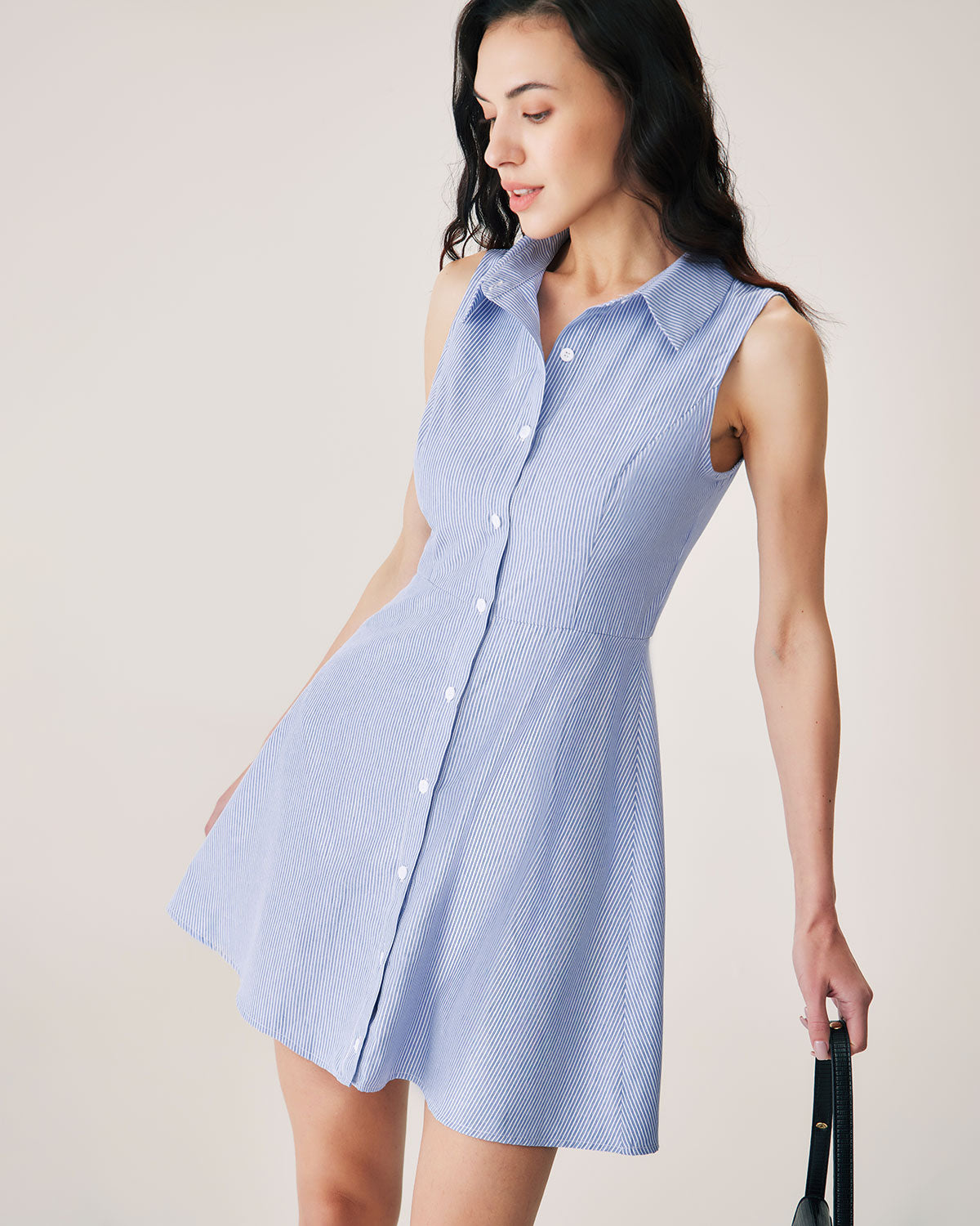 Vestido corto azul de rayas con botones