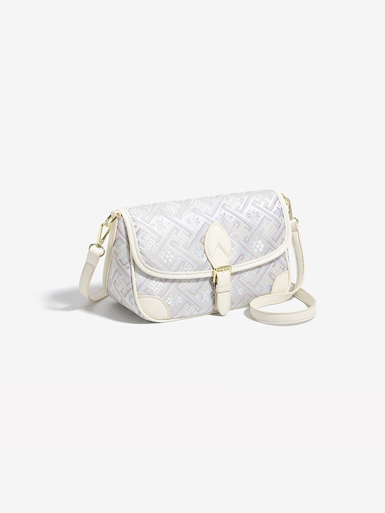 Bolso clutch de piel vegana con jacquard bordado