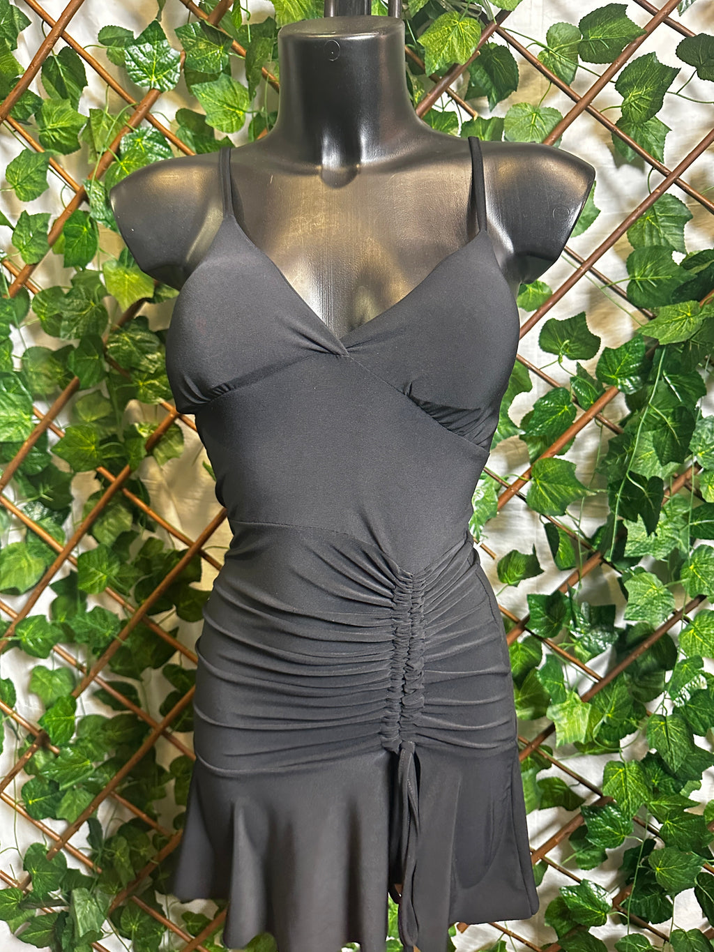 Vestido corto con abertura y fruncido en el lado izquierdo | talla única