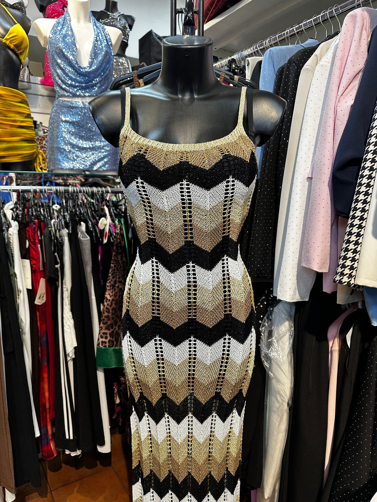 Vestido largo de verano con espalda descubierta