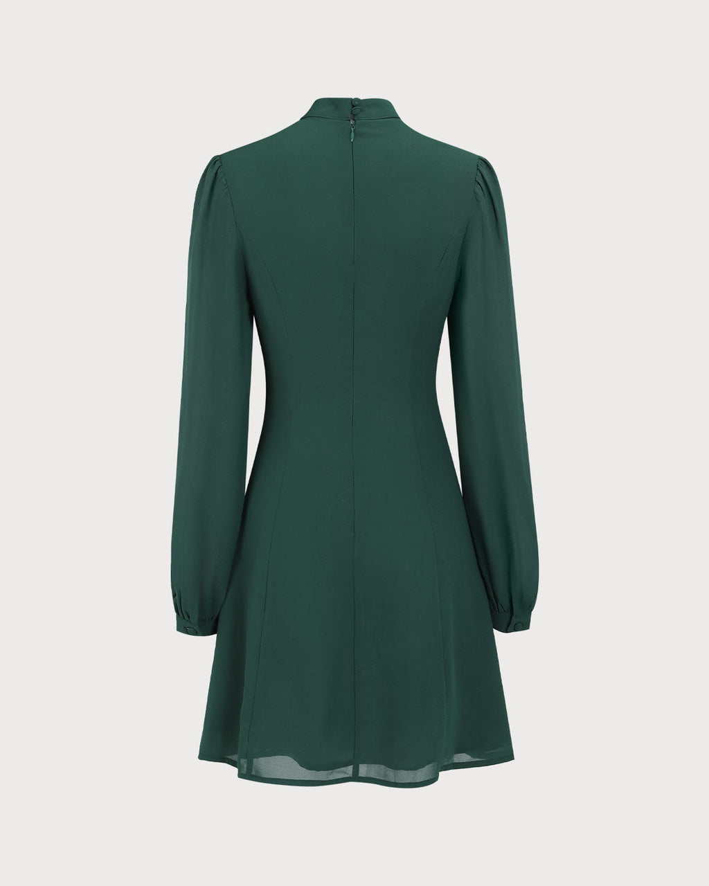 Vestido corto verde de transparencias con cuello alto y abertura