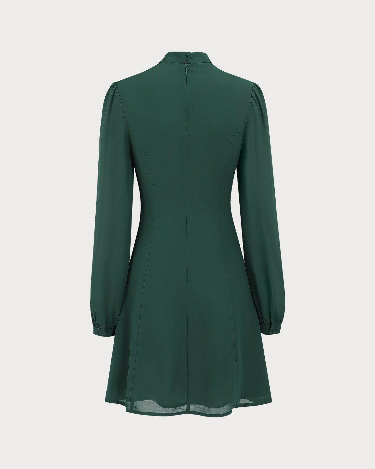 Vestido corto verde de transparencias con cuello alto y abertura