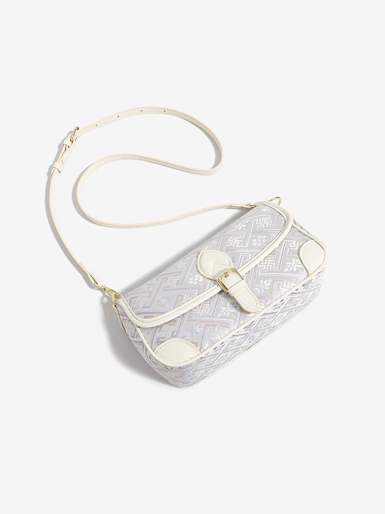 Bolso clutch de piel vegana con jacquard bordado