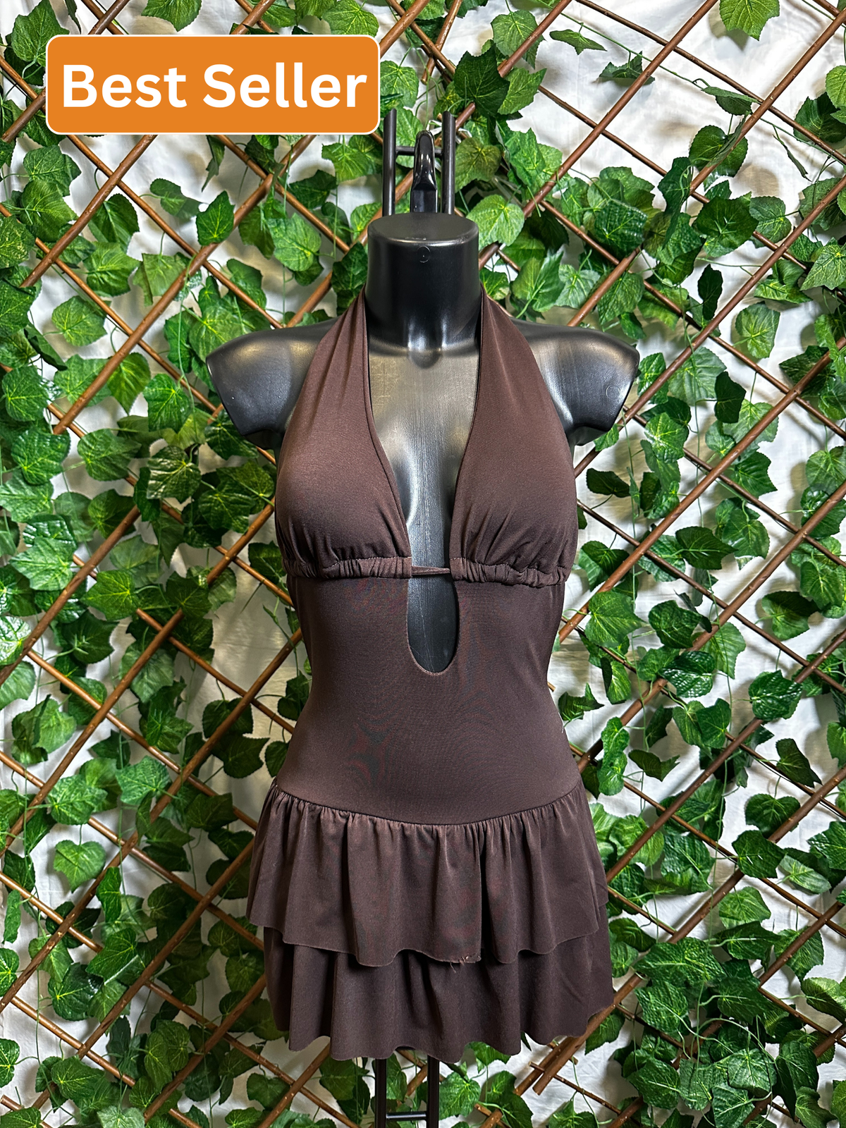 Vestido corto con escote especial