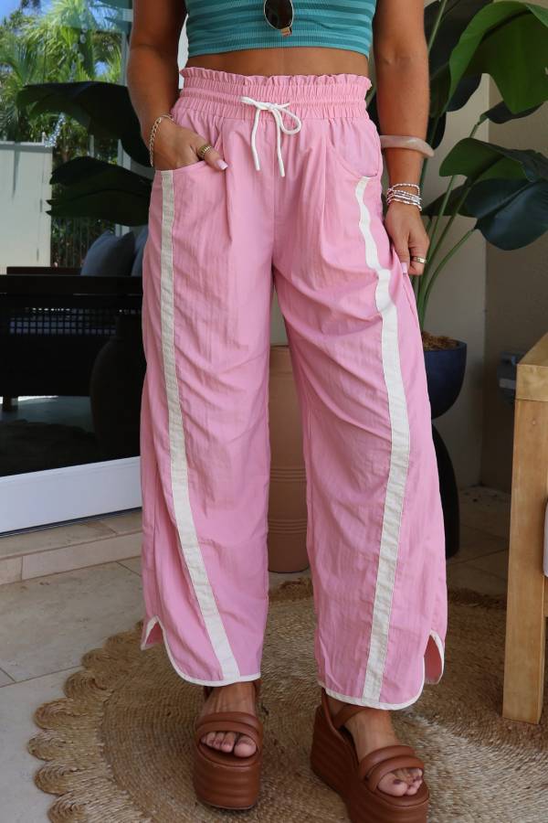 Pantalón paracaídas en crudo y rosa
