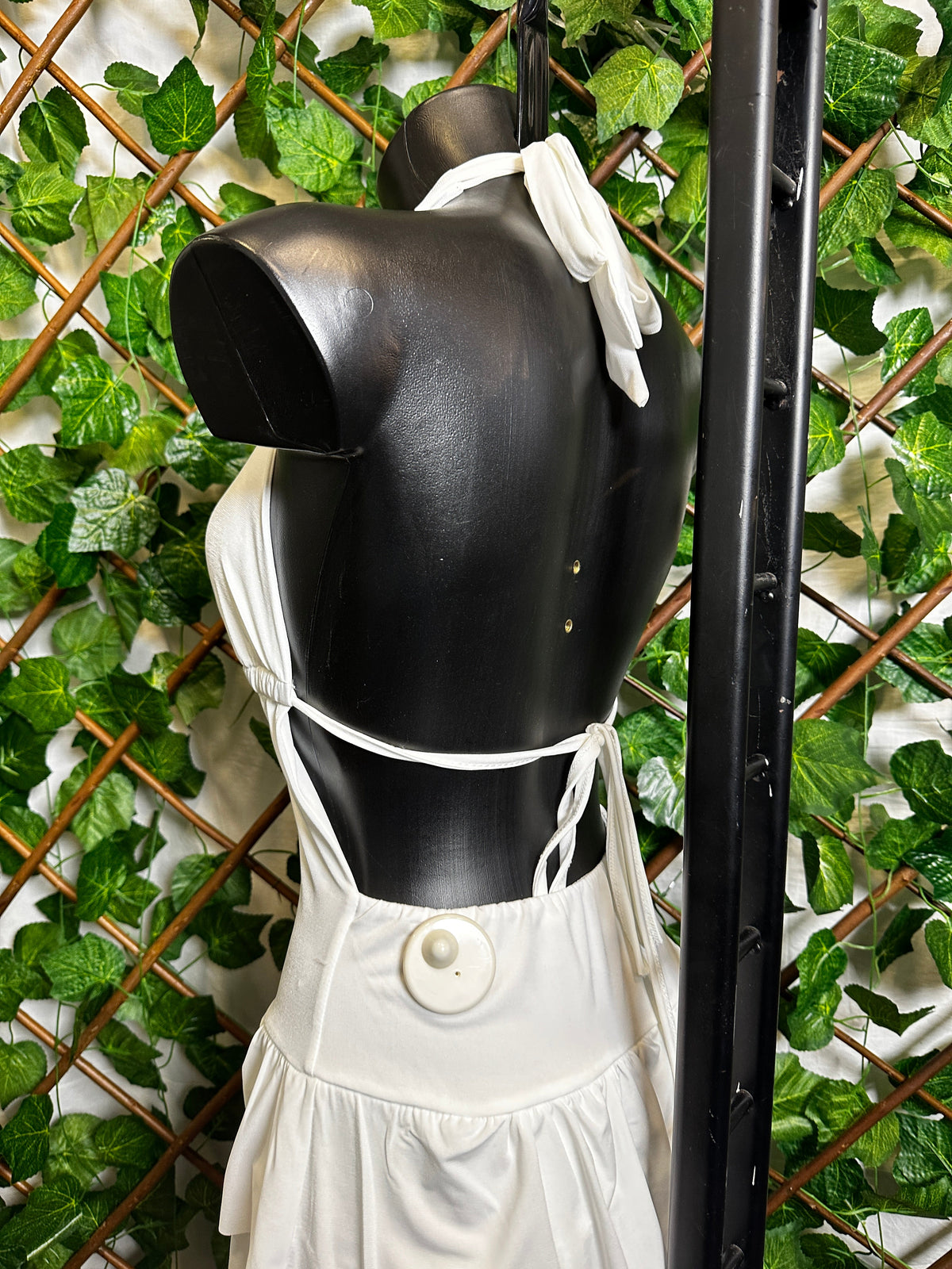 Vestido corto con escote especial