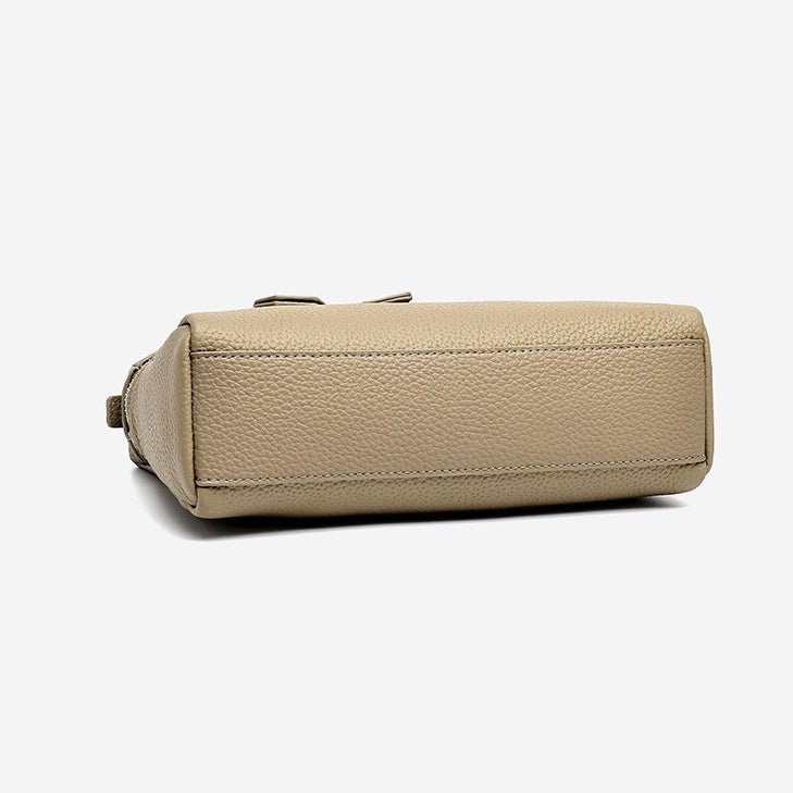 Bolso clutch cuadrado tipo almohada de piel