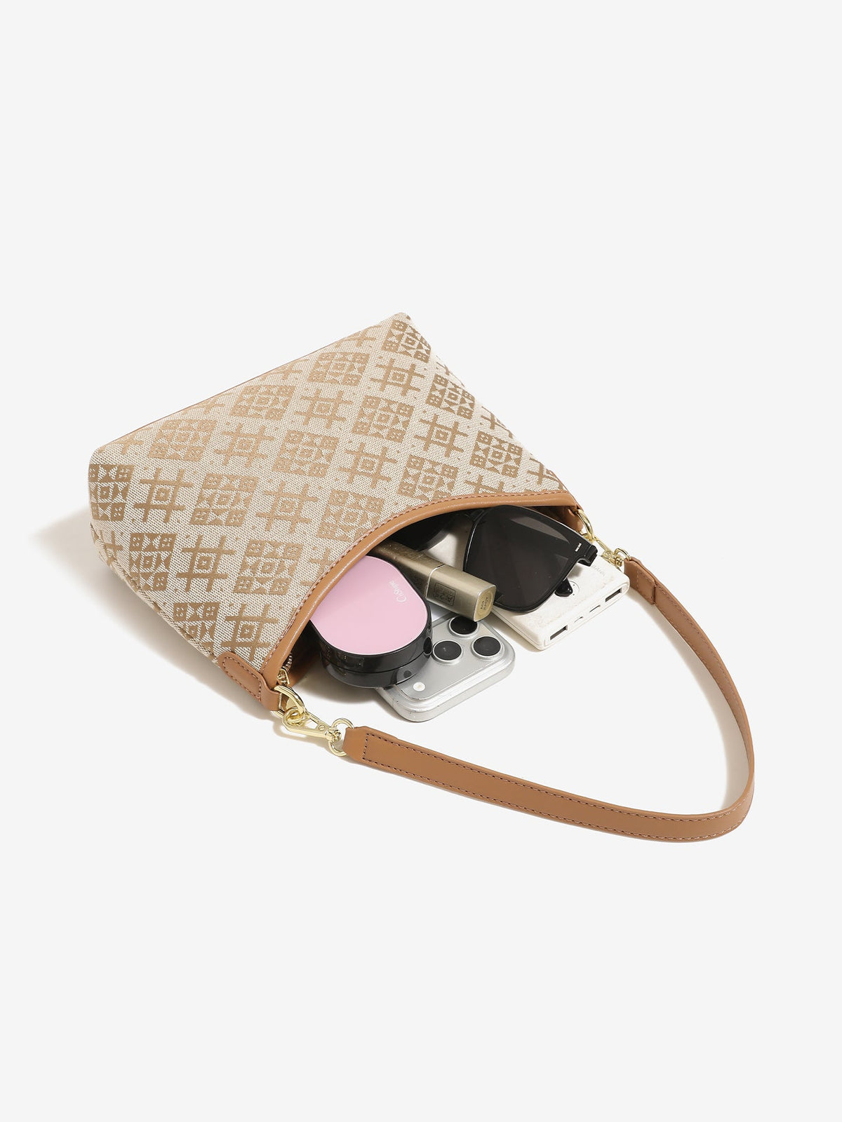 Bolso clutch vintage de piel vegana con monograma
