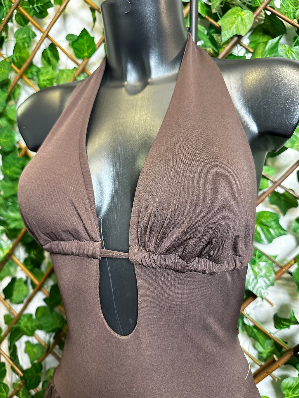 Vestido corto con escote especial