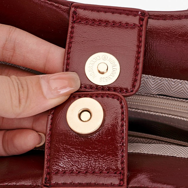Bolso tote de piel vegana efecto coco con charm de oso