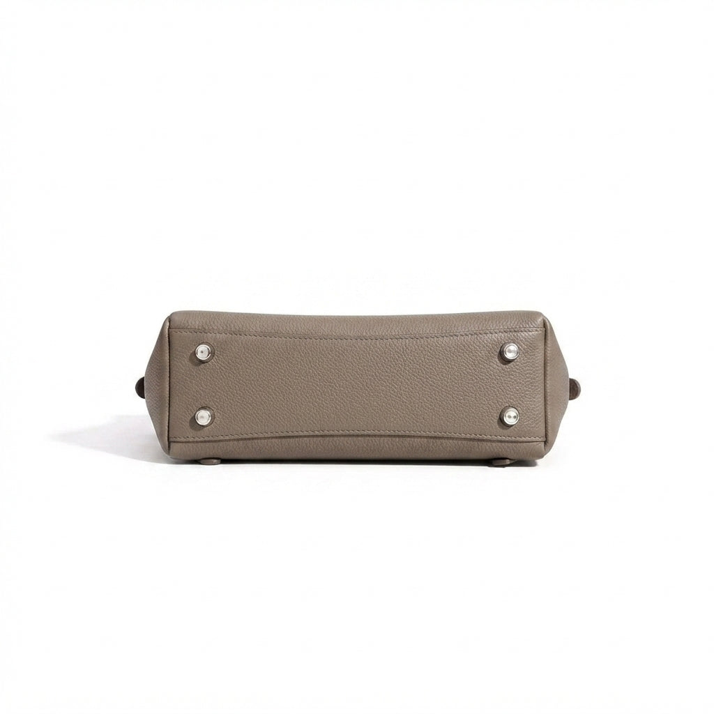 Bolso clutch de piel con solapa y monedero pequeño
