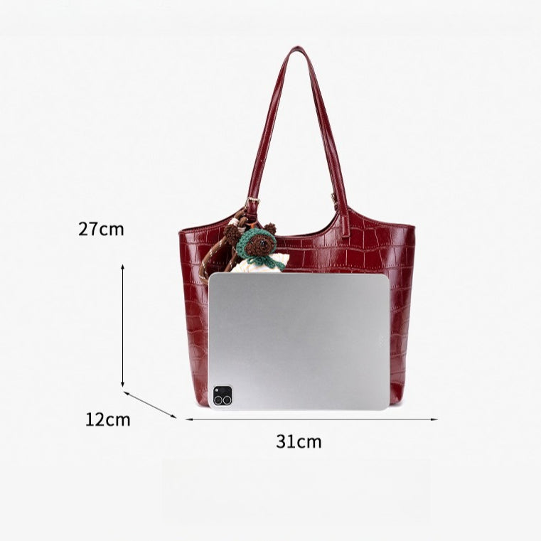 Bolso tote de piel vegana efecto coco con charm de oso