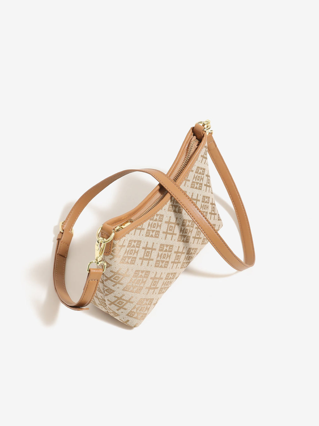 Bolso clutch vintage de piel vegana con monograma