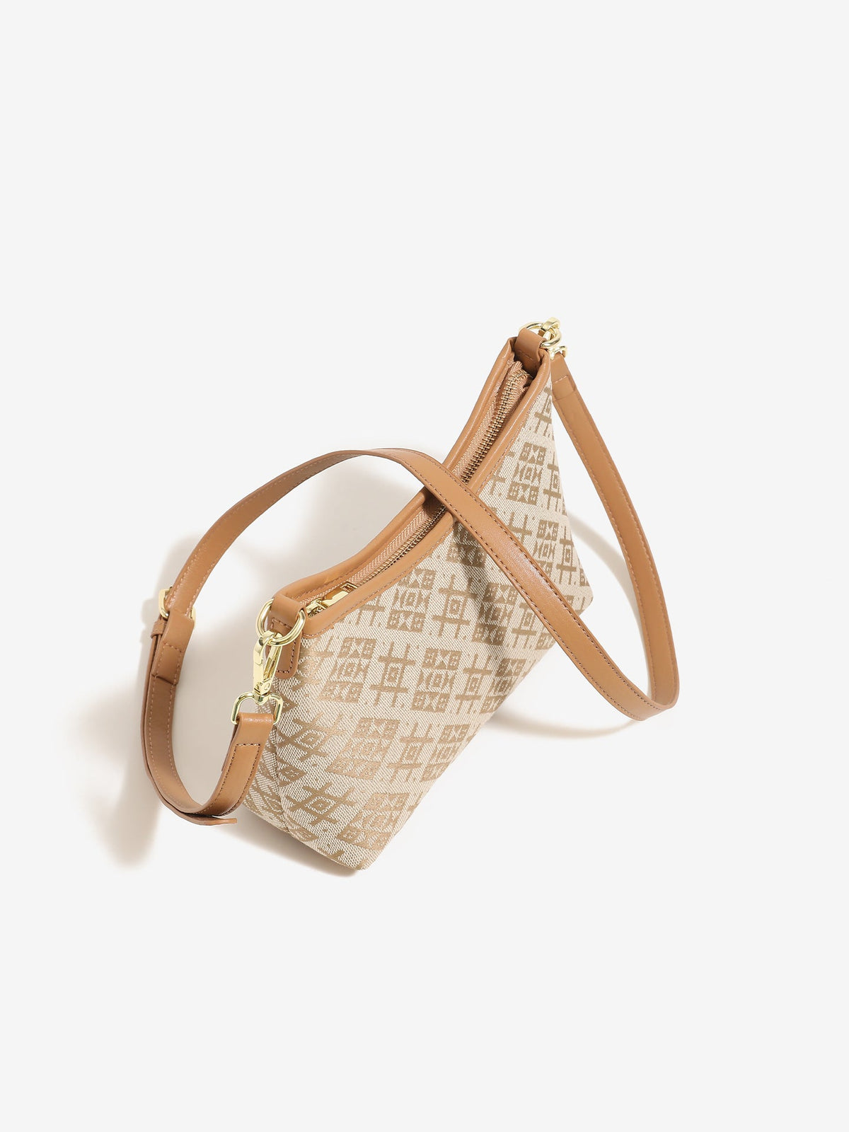 Bolso clutch vintage de piel vegana con monograma