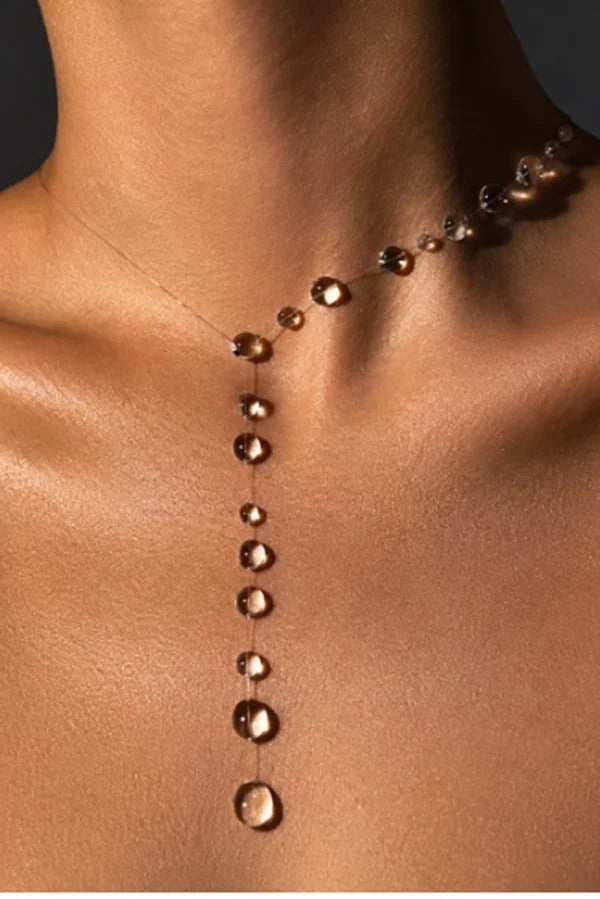 Collar corto de cristal en forma de gota