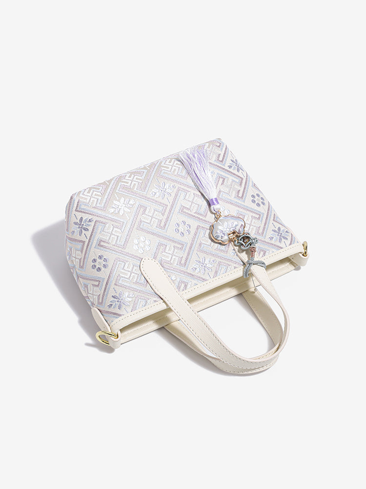 Bolso tote de piel vegana con jacquard oriental y borla