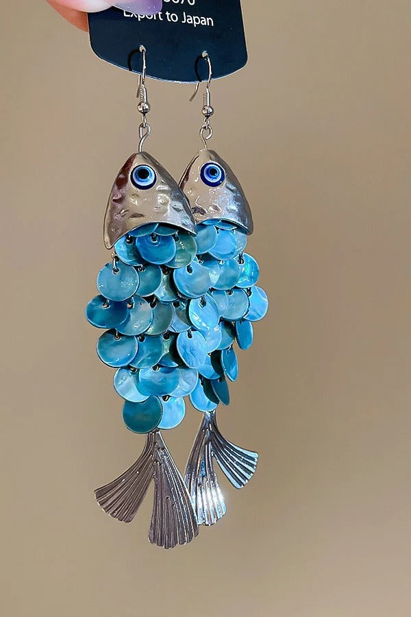 Pendientes de concha con forma de pez y borla