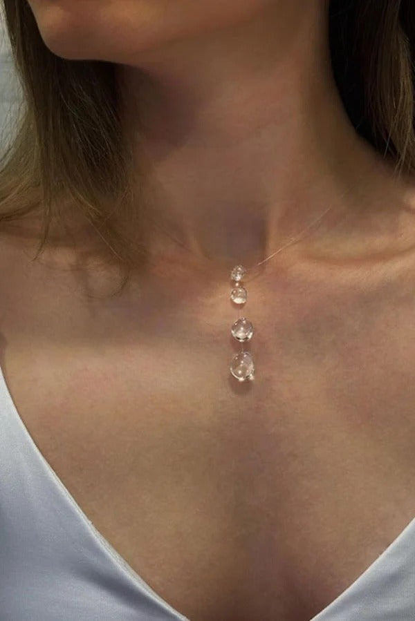 Collar corto de cristal en forma de gota