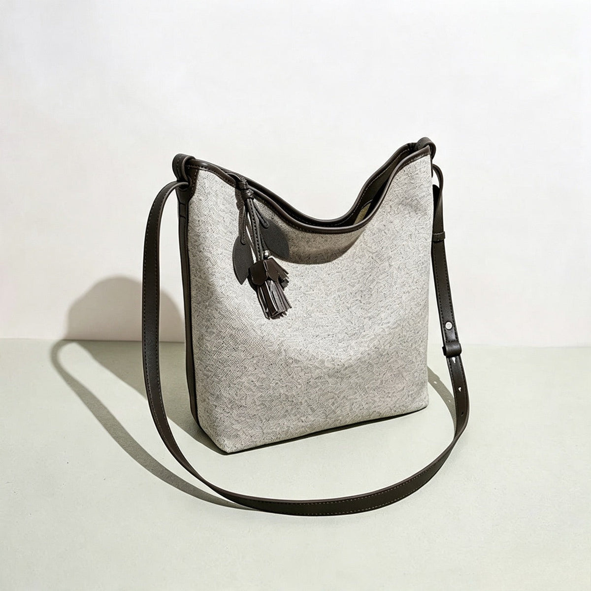 Bolso saco de lona con borla