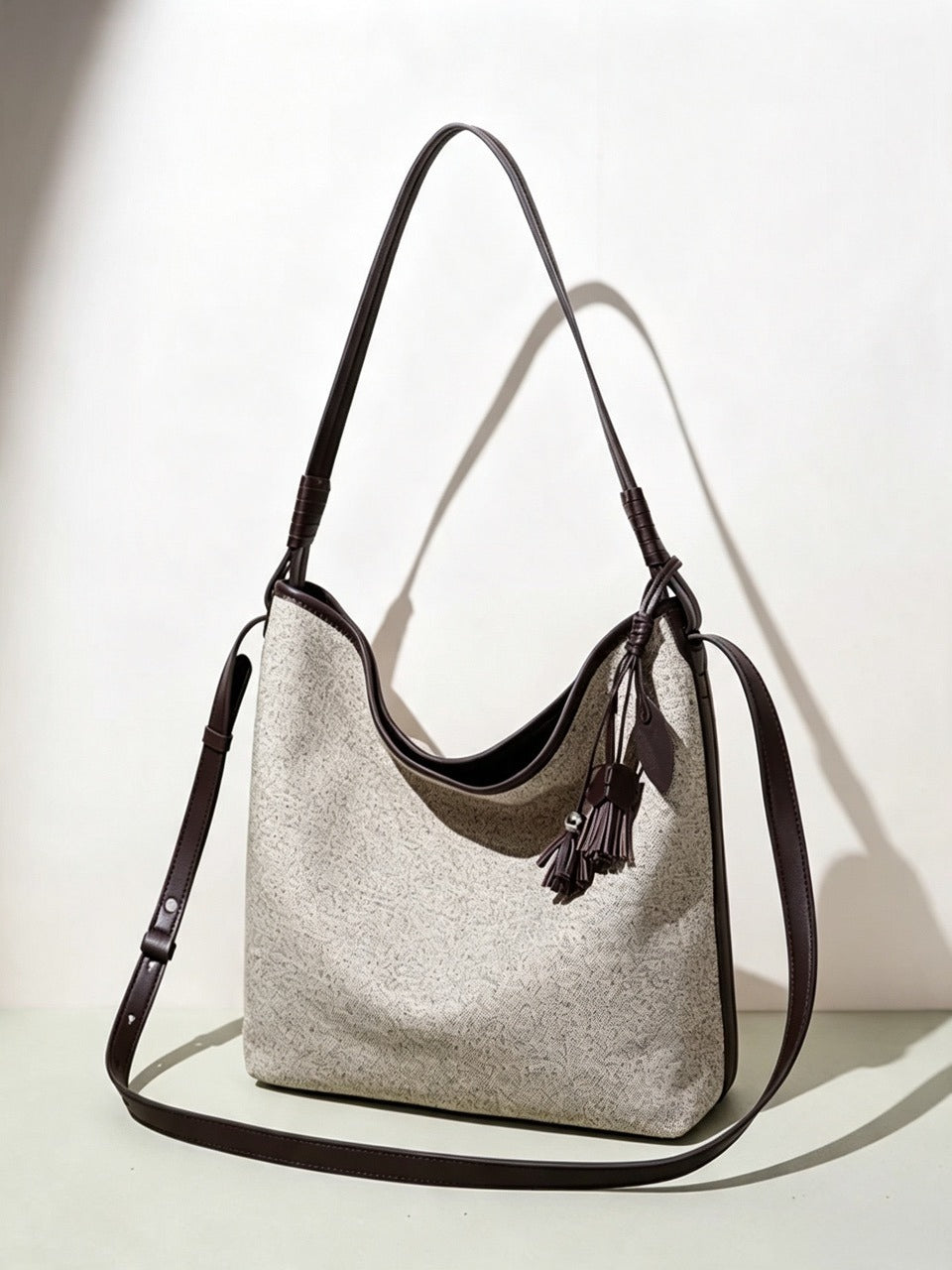 Bolso saco de lona con borla