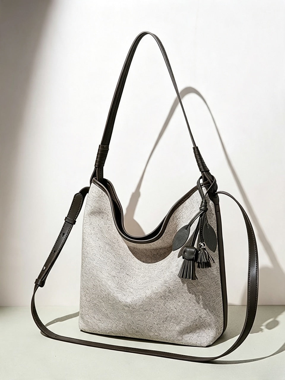 Bolso saco de lona con borla