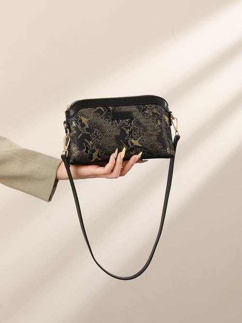 Bolso clutch de piel vegana con estampado de grullas