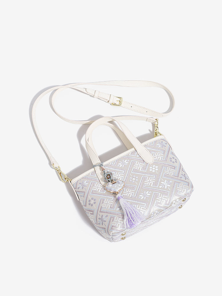 Bolso tote de piel vegana con jacquard oriental y borla