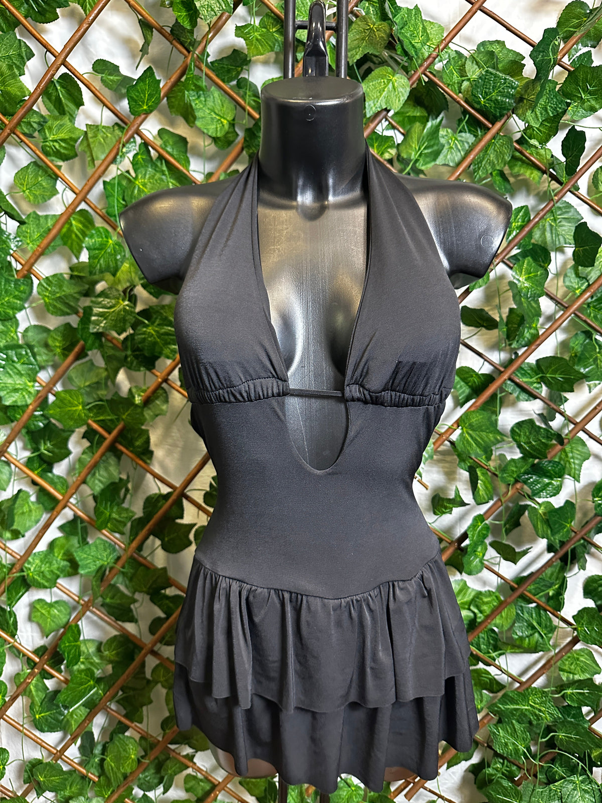 Vestido corto con escote especial