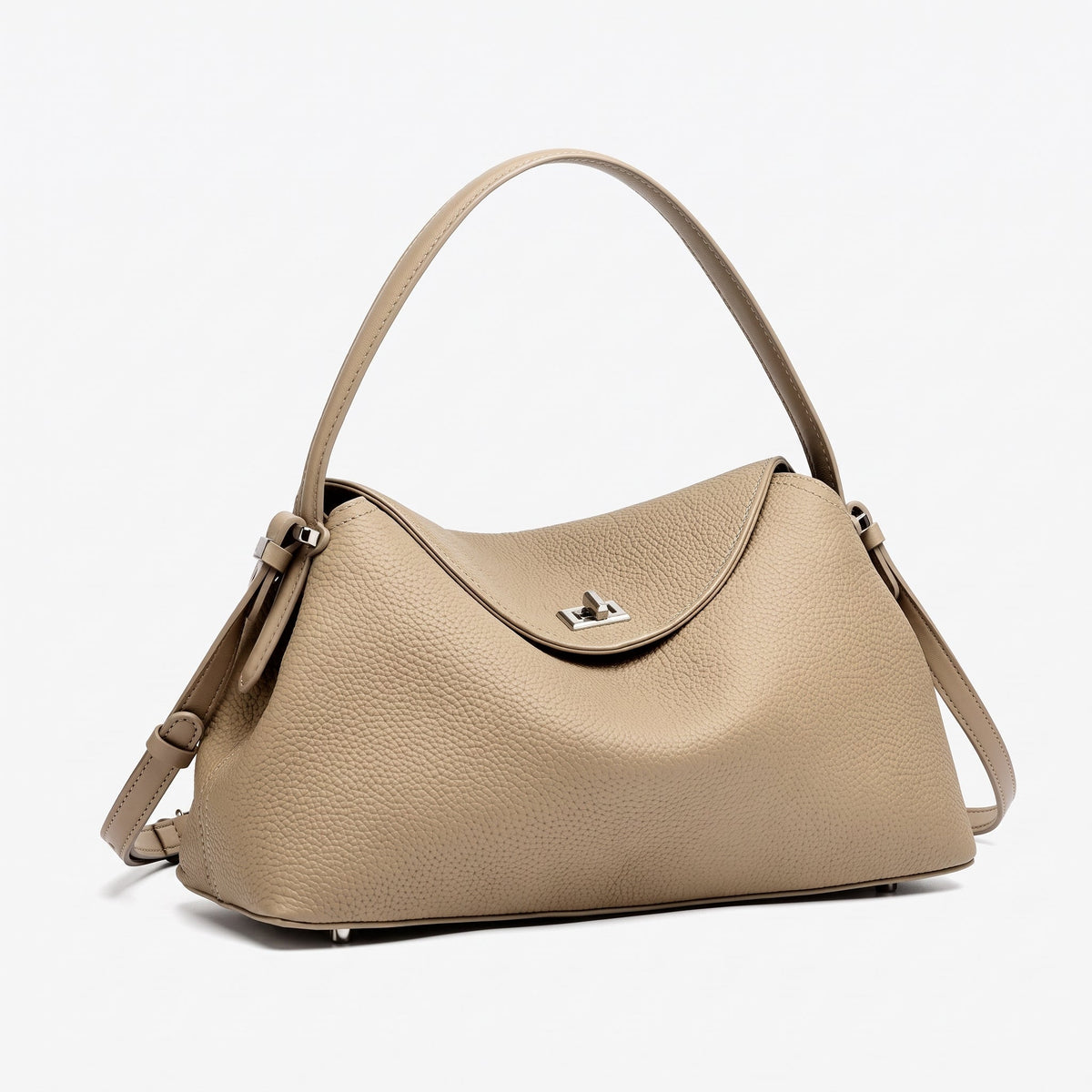 Bolso clutch de piel granulada con solapa