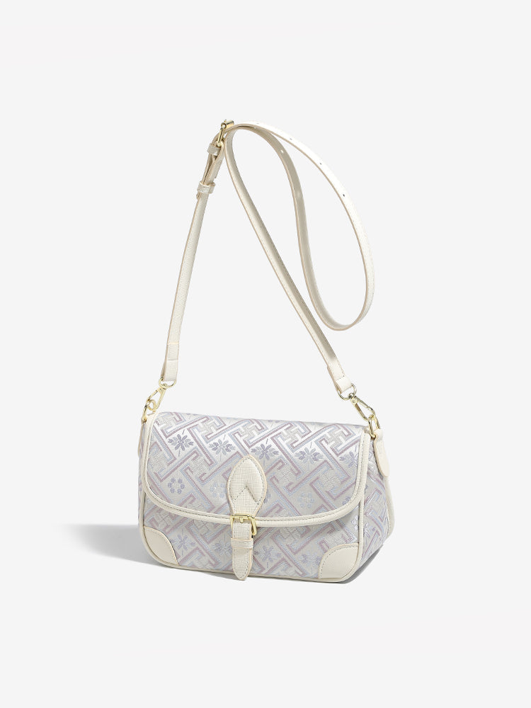 Bolso clutch de piel vegana con jacquard bordado