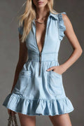 Vestido corto vaquero sin mangas con media cremallera y volantes