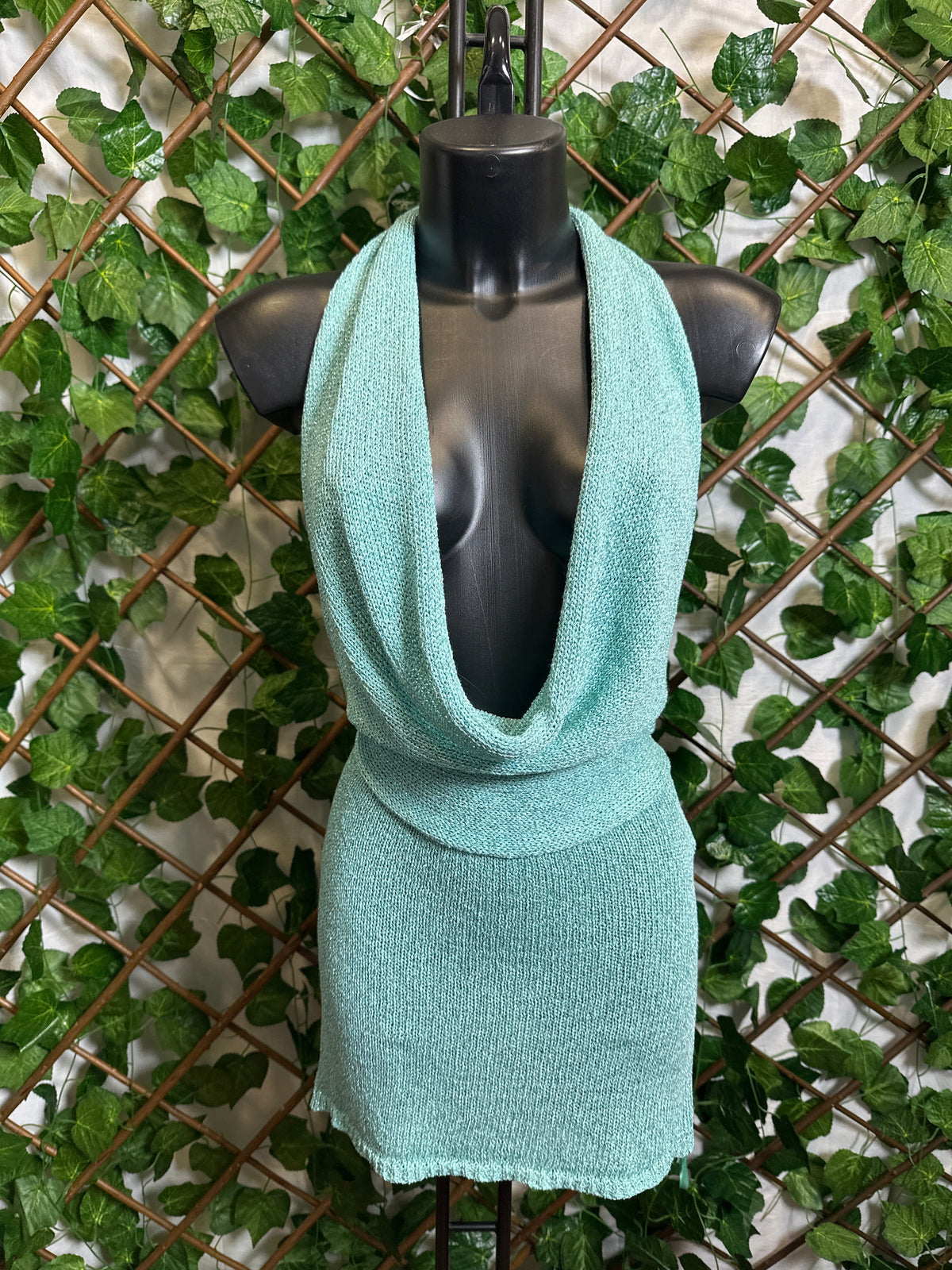 Mini vestido de fiesta para noches con cuello