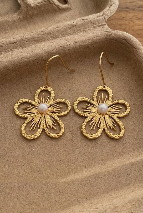 Pendientes de flor calada con perla