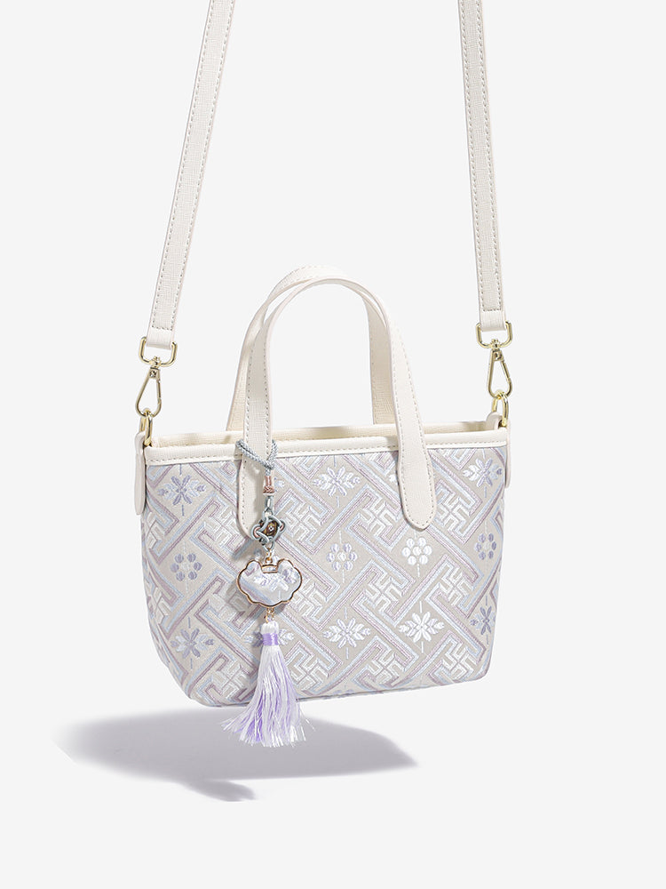 Bolso tote de piel vegana con jacquard oriental y borla