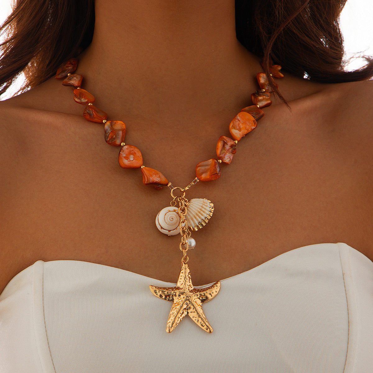 Collar gargantilla de conchas naturales con colgante de estrella de mar