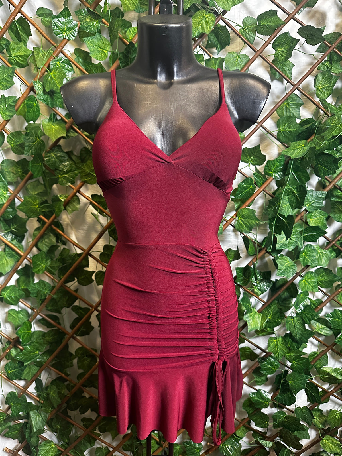 Vestido corto con abertura y fruncido en el lado izquierdo | talla única