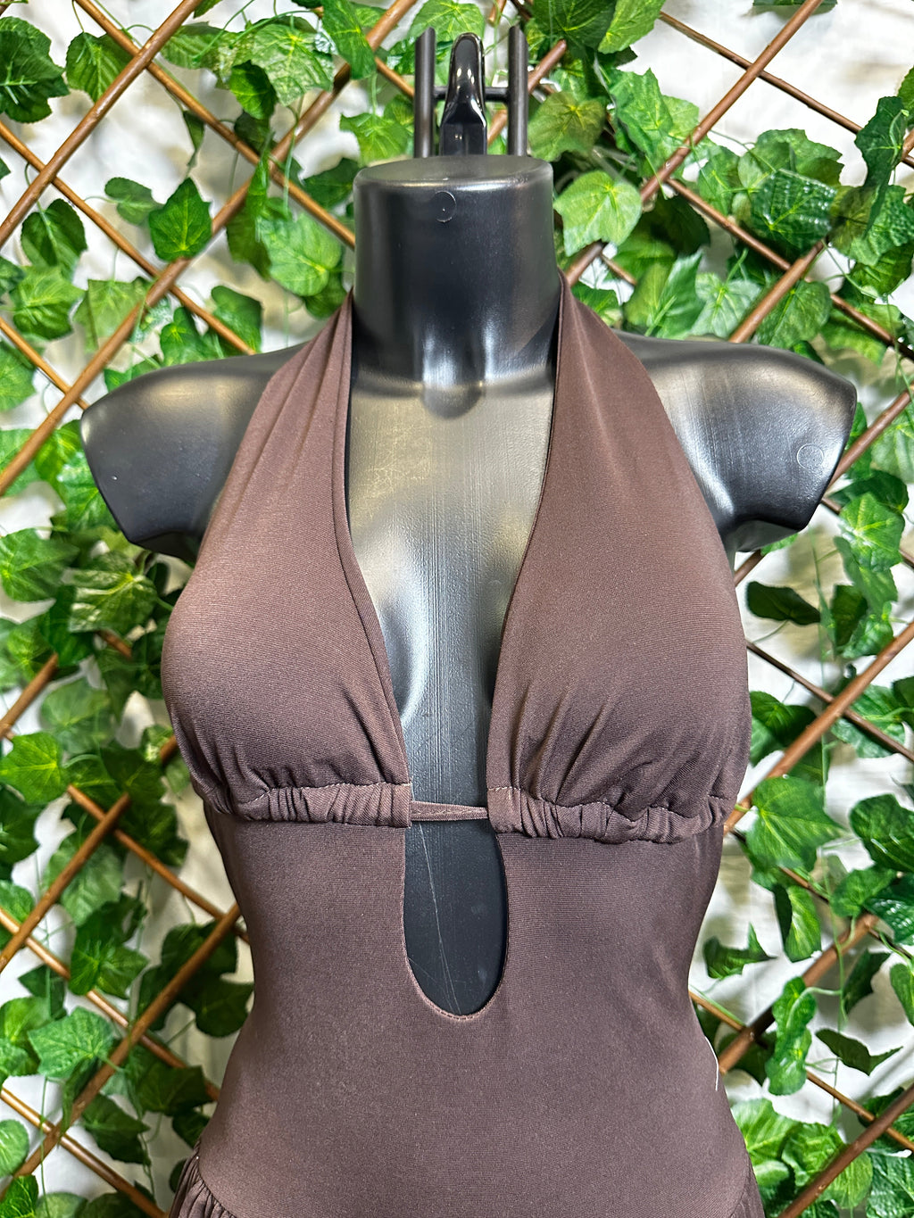 Vestido corto con escote especial