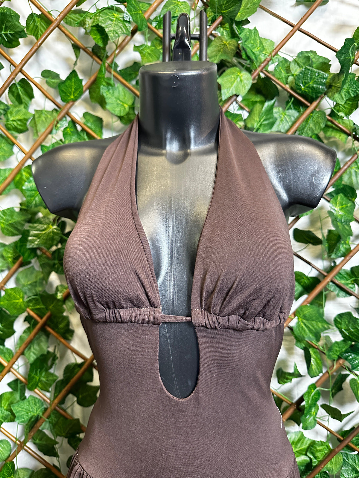 Vestido corto con escote especial
