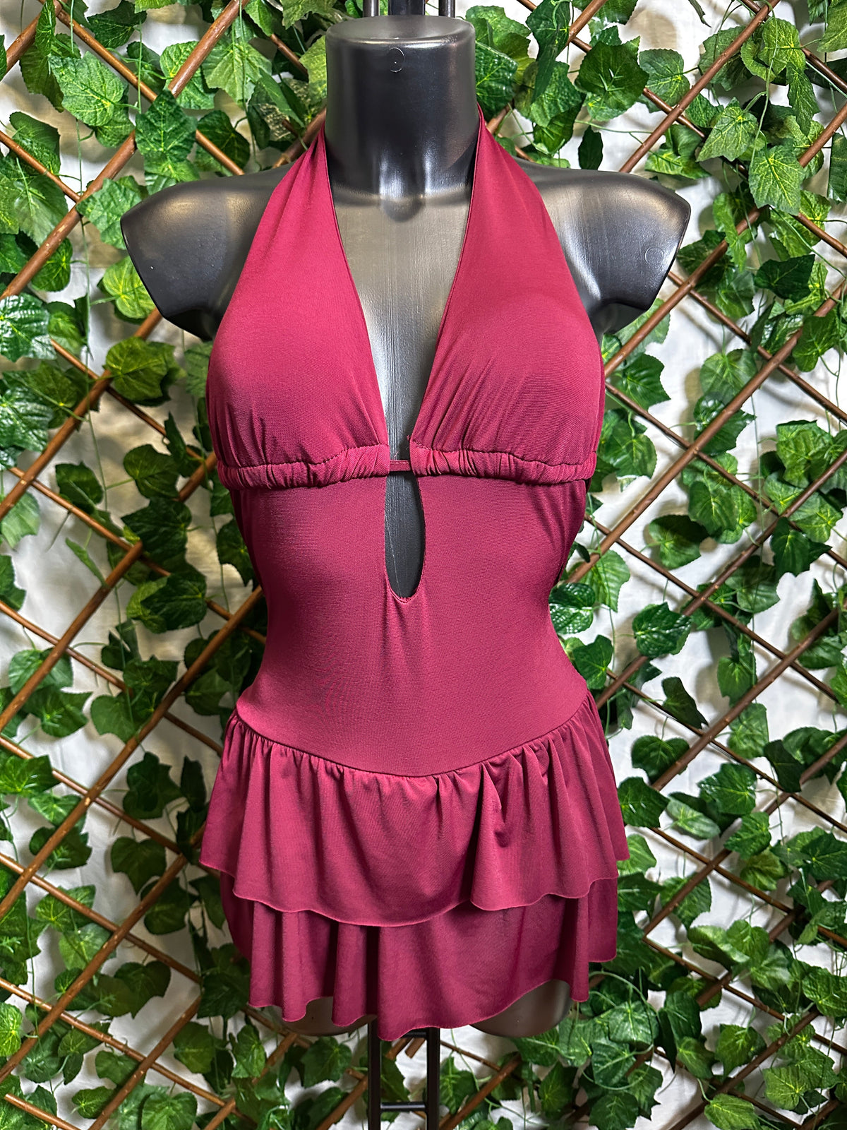 Vestido corto con escote especial