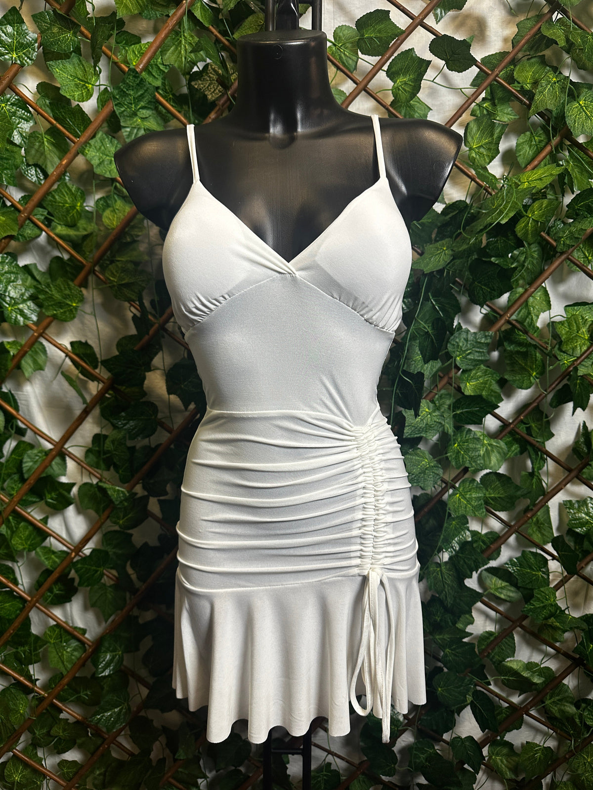 Vestido corto con abertura y fruncido en el lado izquierdo | talla única