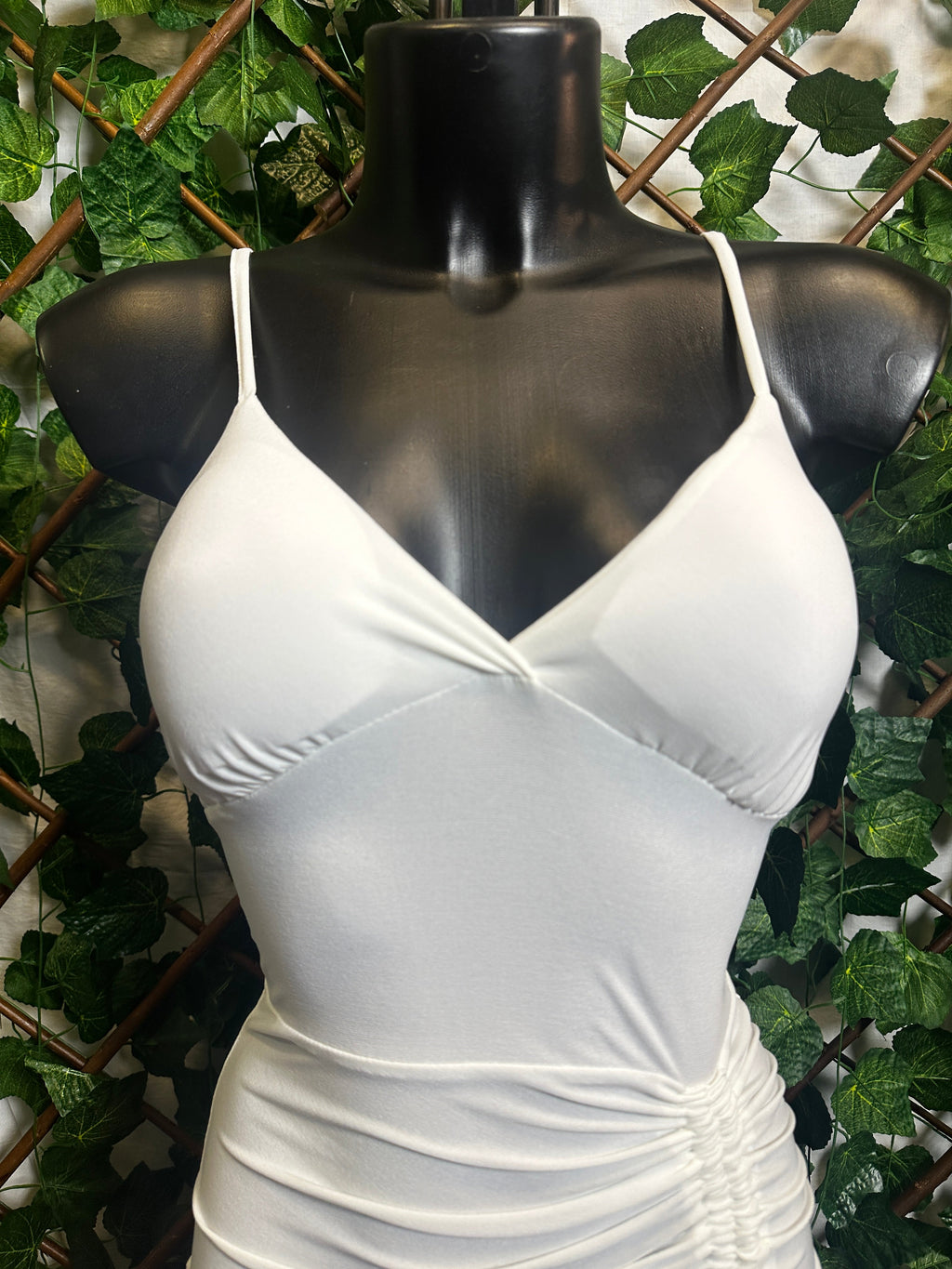 Vestido corto con abertura y fruncido en el lado izquierdo | talla única