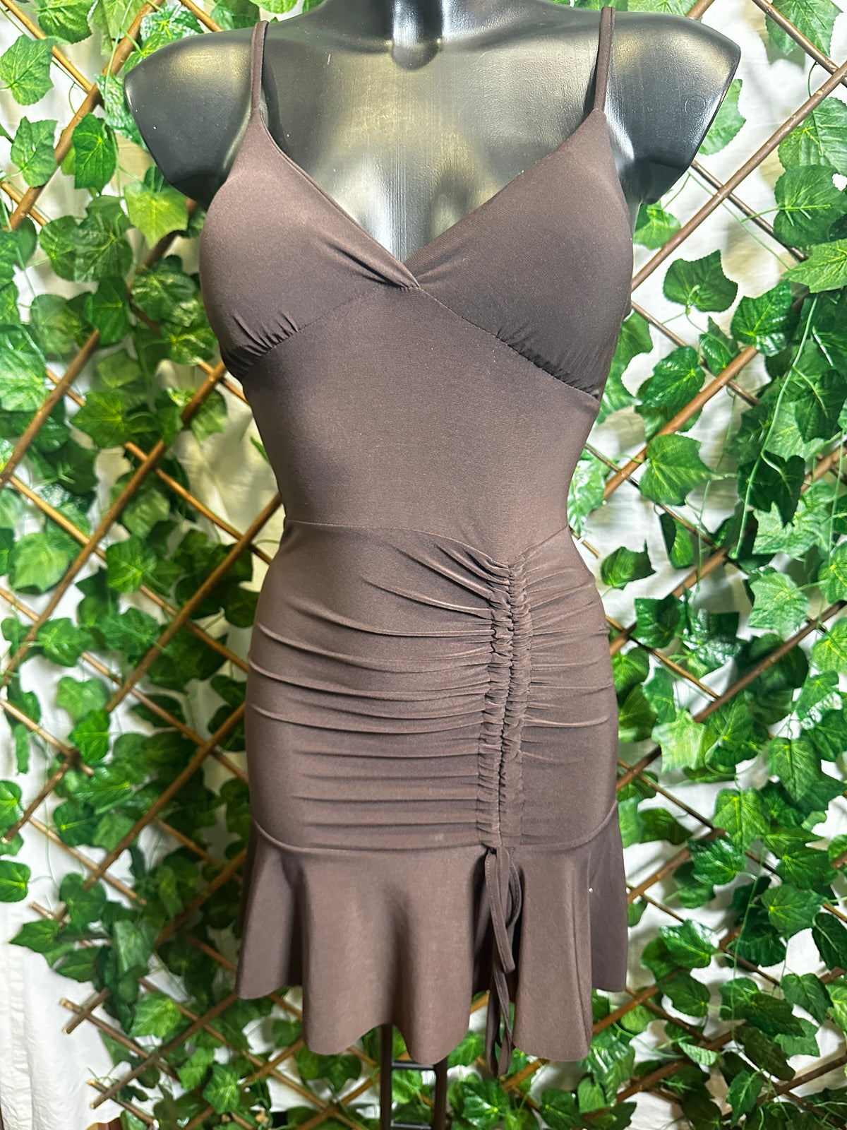 Vestido corto con abertura y fruncido en el lado izquierdo | talla única
