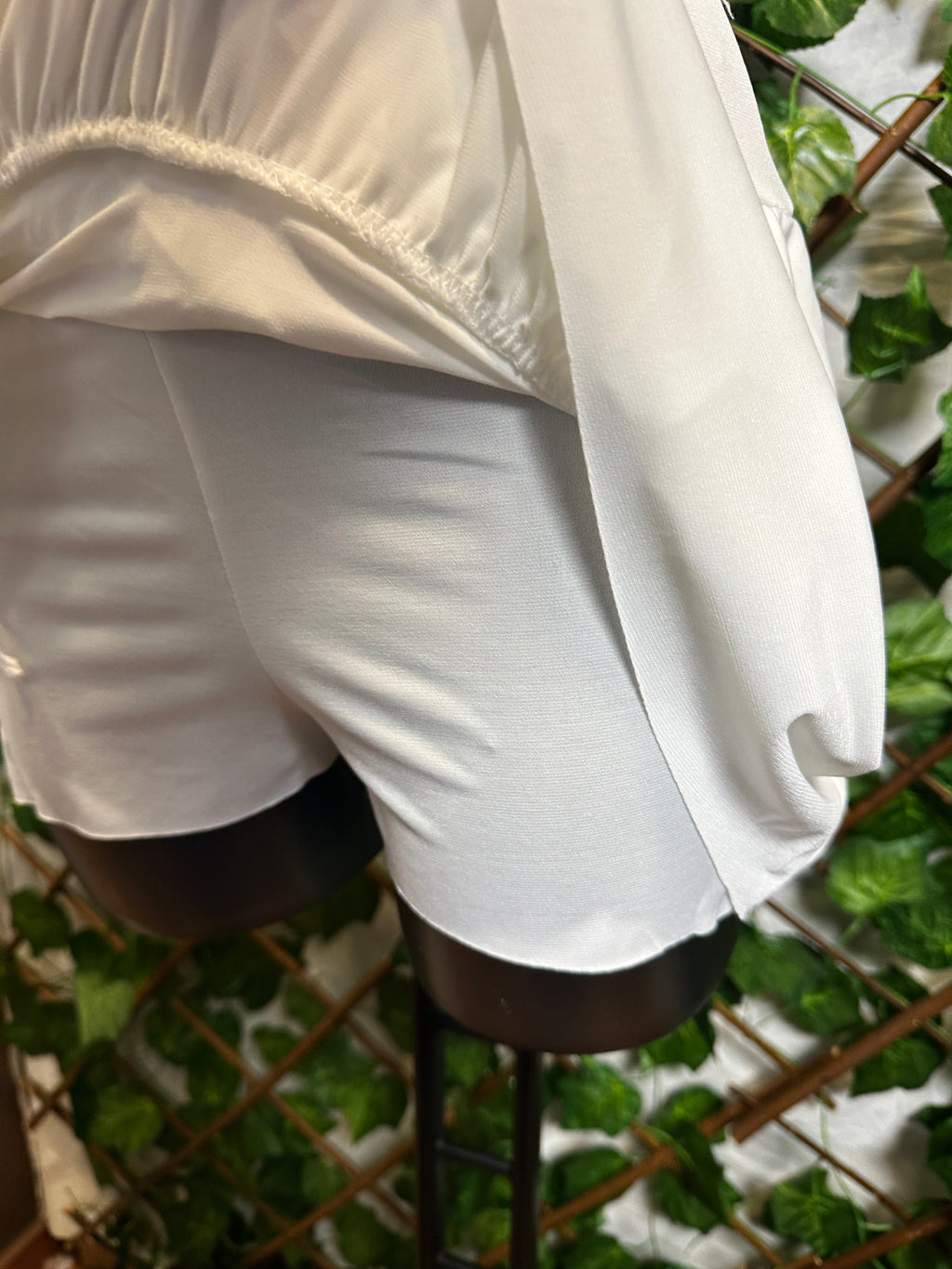 Vestido corto con escote especial