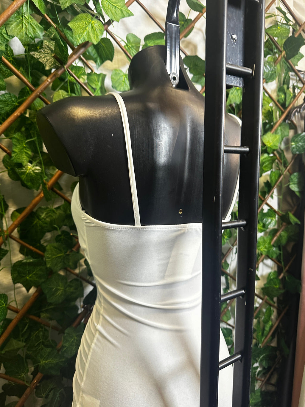 Vestido corto con abertura y fruncido en el lado izquierdo | talla única