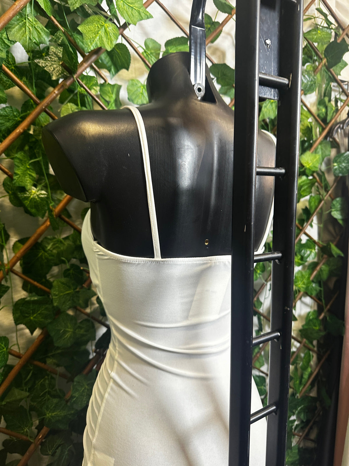 Vestido corto con abertura y fruncido en el lado izquierdo | talla única