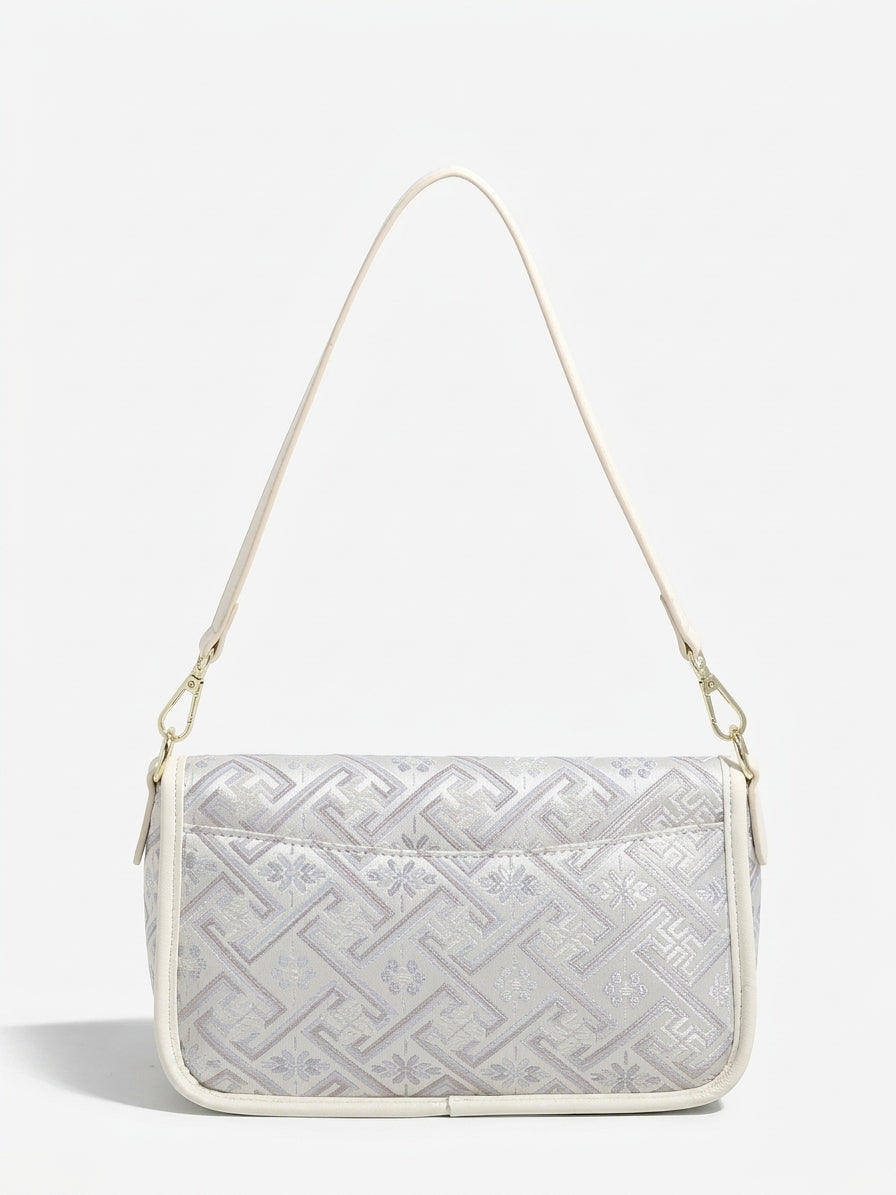 Bolso clutch de piel vegana con jacquard bordado